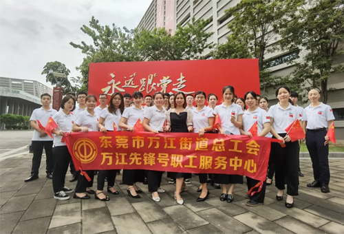 沃德合唱团代表万江总工会参加“永远跟党走”第六届东莞市合唱节决赛